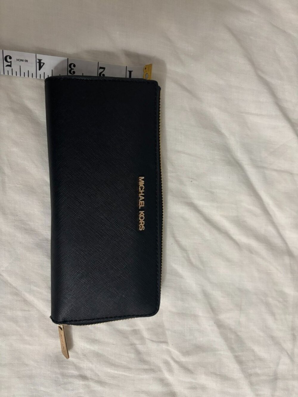 Michael Kors 3/4 zip leather wallet. Excellent used condition - Picture 4 of 4